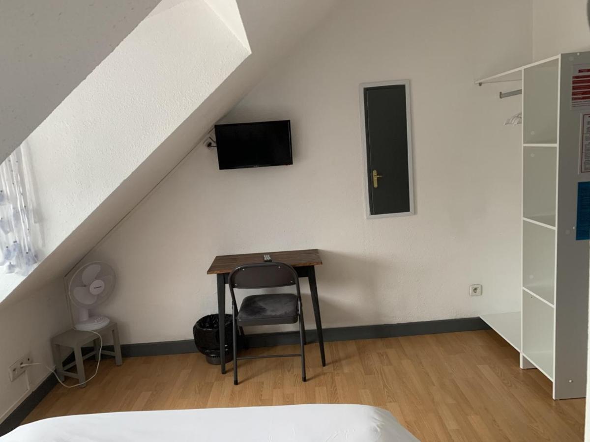 Hotel Le P'Tit Monde Монтиньяк Экстерьер фото