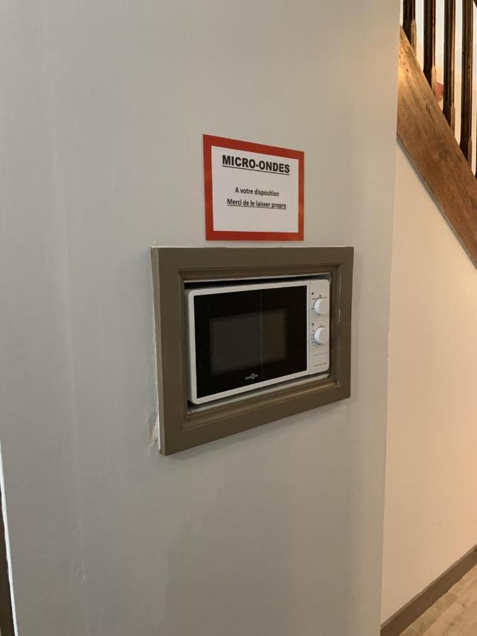 Hotel Le P'Tit Monde Монтиньяк Экстерьер фото