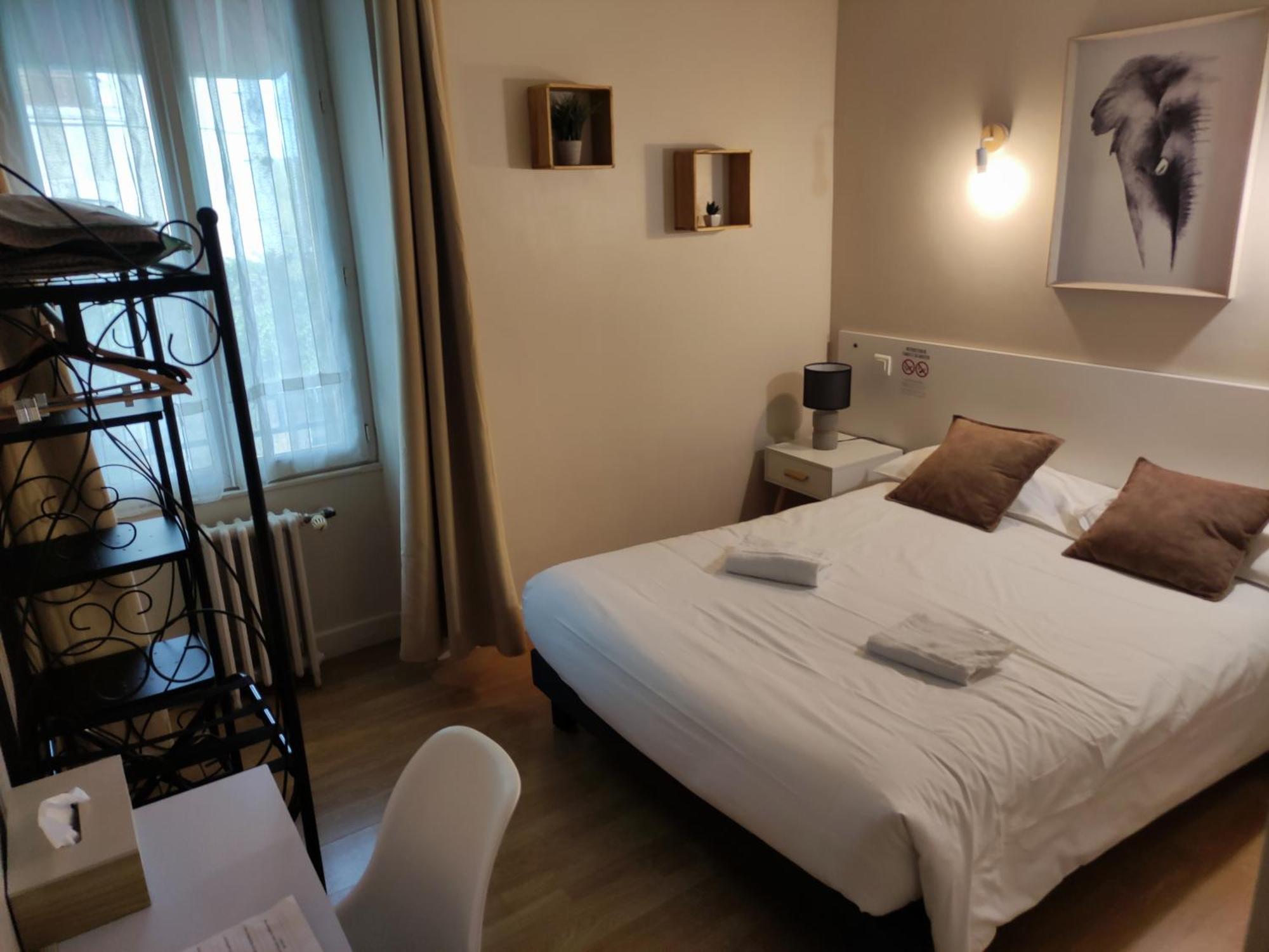 Hotel Le P'Tit Monde Монтиньяк Экстерьер фото