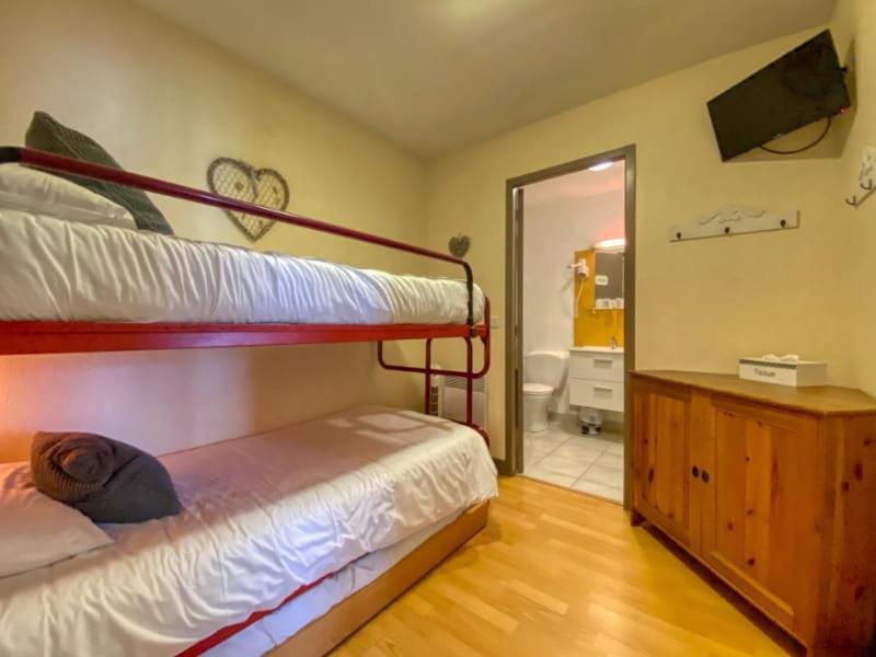 Hotel Le P'Tit Monde Монтиньяк Экстерьер фото