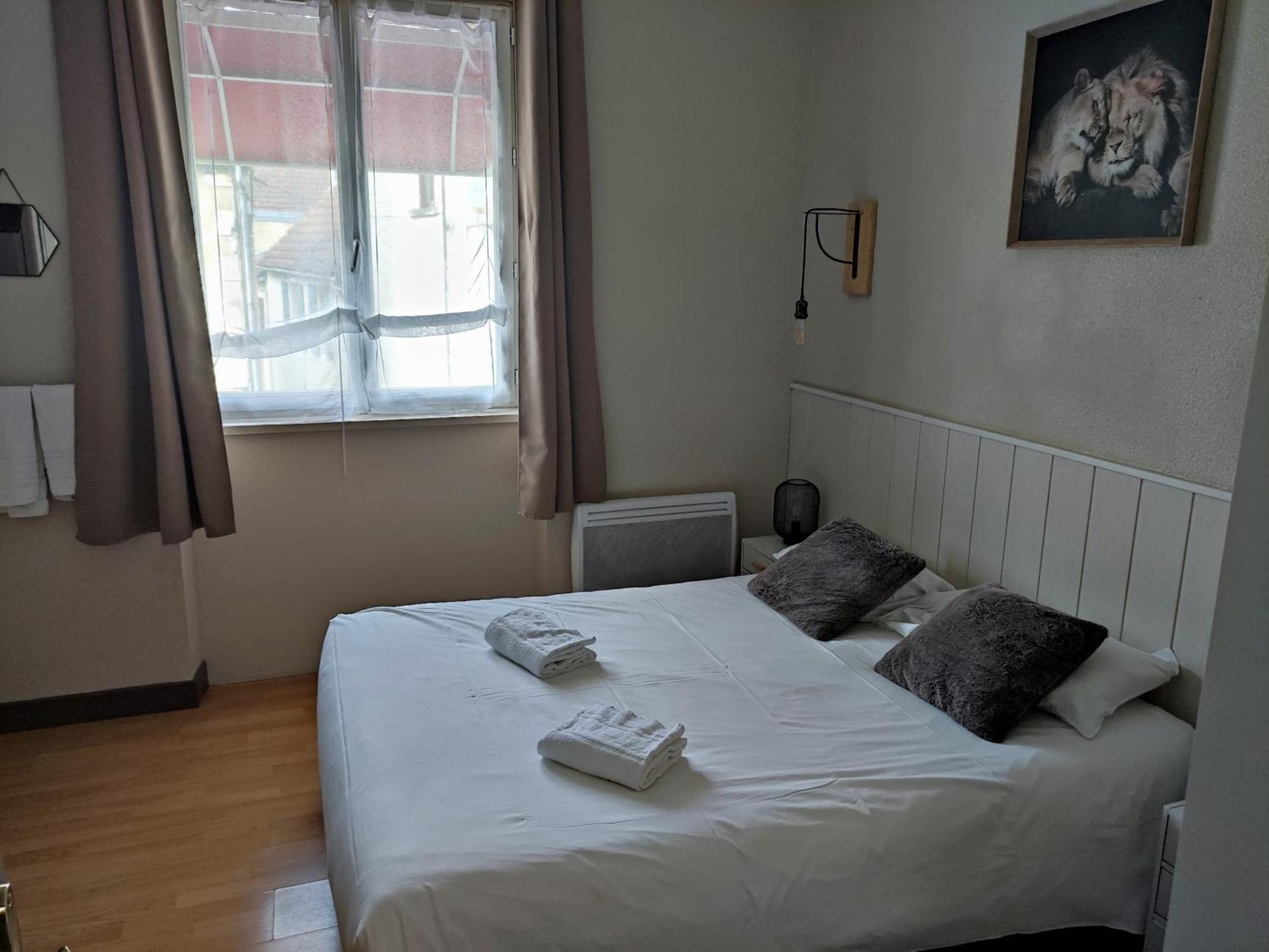 Hotel Le P'Tit Monde Монтиньяк Экстерьер фото