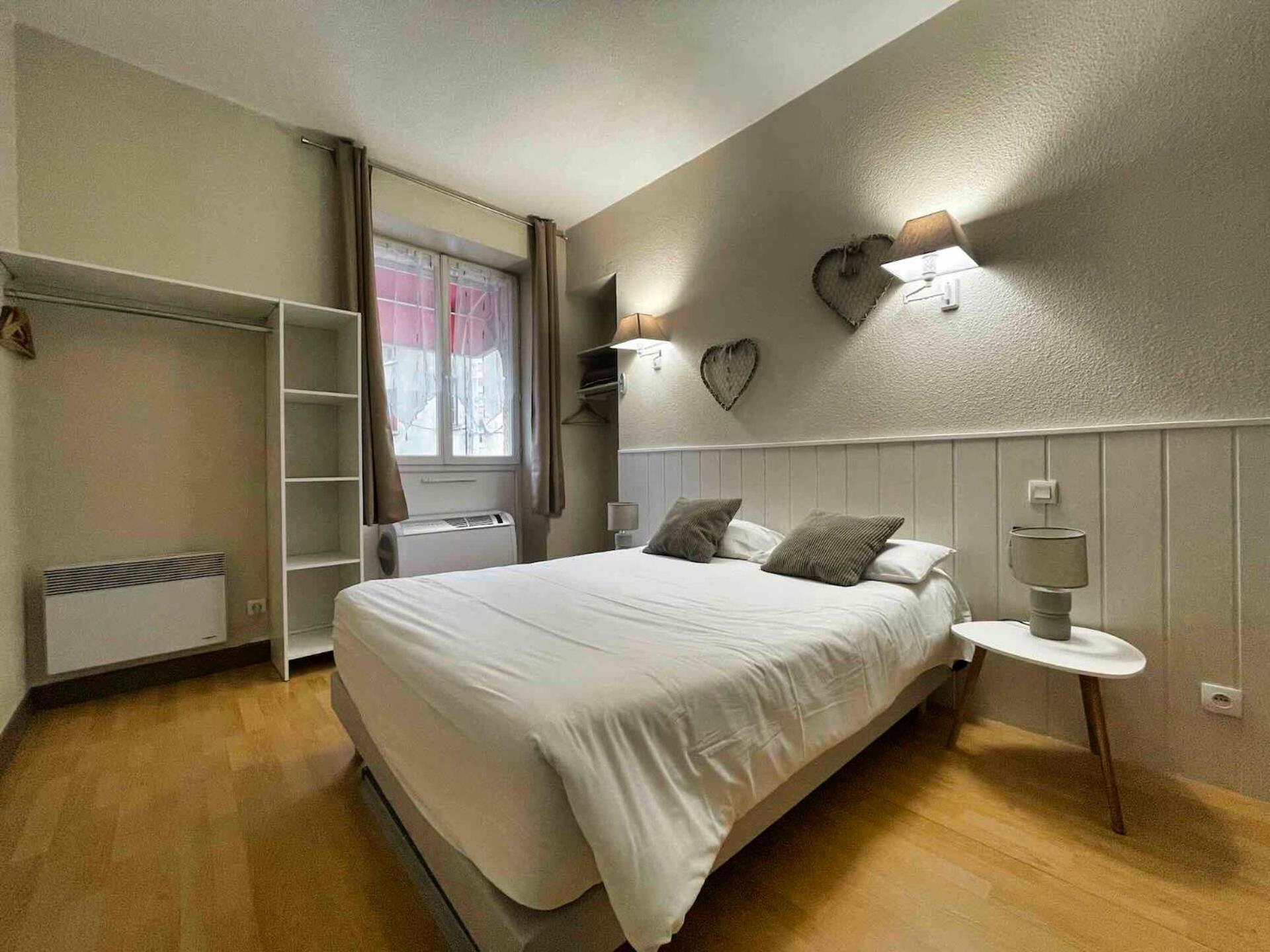 Hotel Le P'Tit Monde Монтиньяк Экстерьер фото