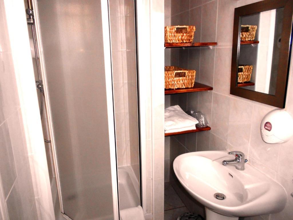 Hotel Le P'Tit Monde Монтиньяк Номер фото